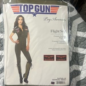 Top gun Halloween costume does not come with the boots. Only worn once like new